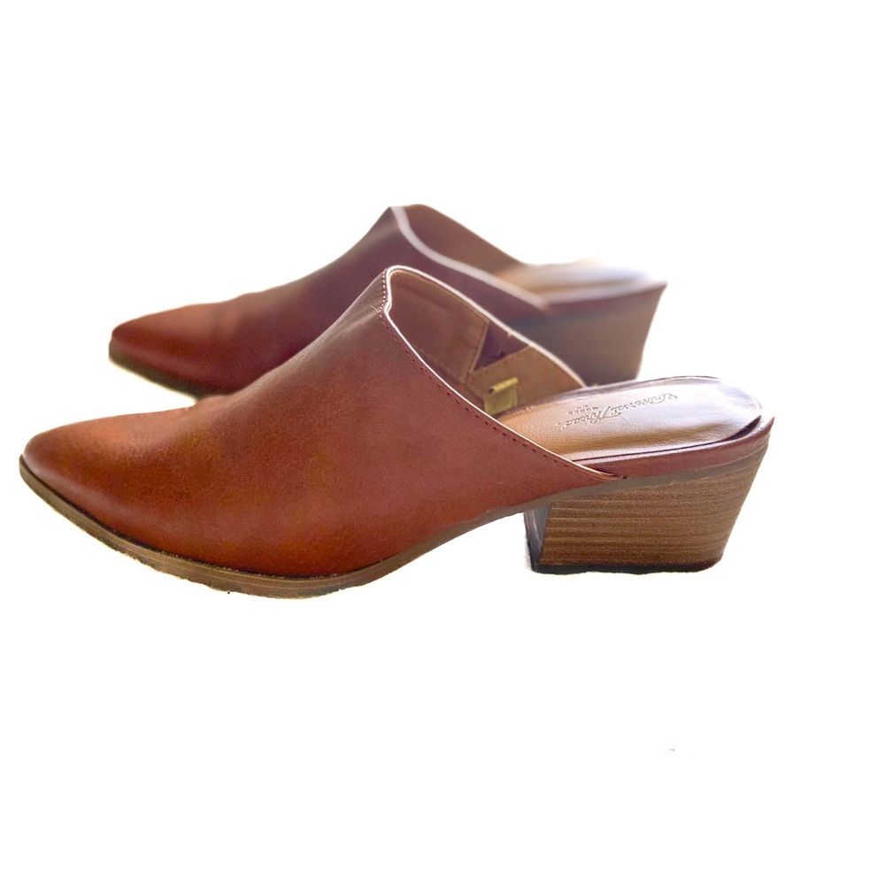 Universal Thread Women’s Shoes, Size Small with Heel